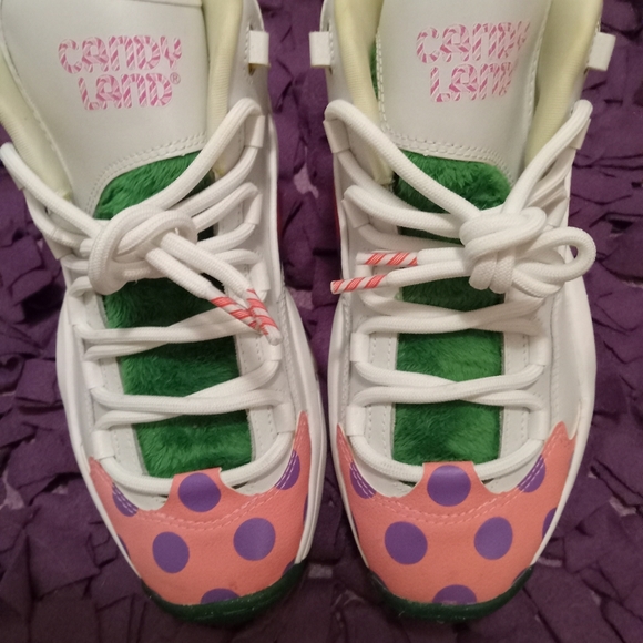 Allen Iverson questions sneakers - Picture 10 of 13